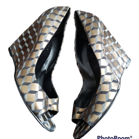 HP. PIERRE Hardy Geometric Pattern Wedge Heels - Picture 1 of 12